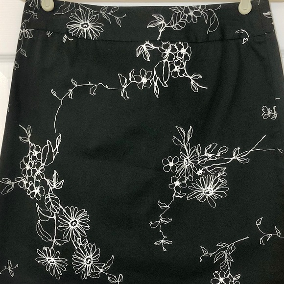 Rafaella embroidered floral skirt size 8 - Picture 2 of 8
